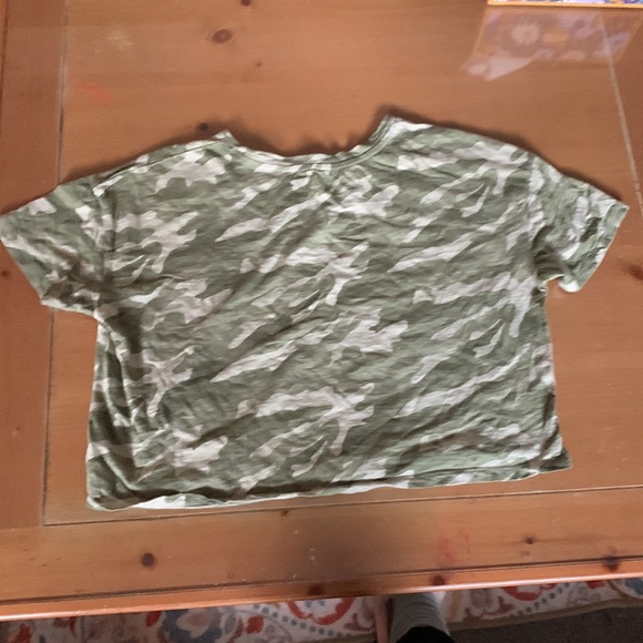 Loose Short-Sleeve Crop T-Shirt - Picture 3 of 3